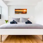 Apartment Prora - Familienfreundliche Ferienwohnung mit Balkon, Waschmaschine, Trockner und Gemeinschaftssauna - Dünenheide 3,4