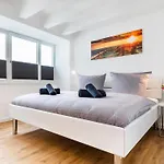 Apartment Prora - Familienfreundliche Ferienwohnung mit Balkon, Waschmaschine, Trockner und Gemeinschaftssauna - Dünenheide 3,4 Binz